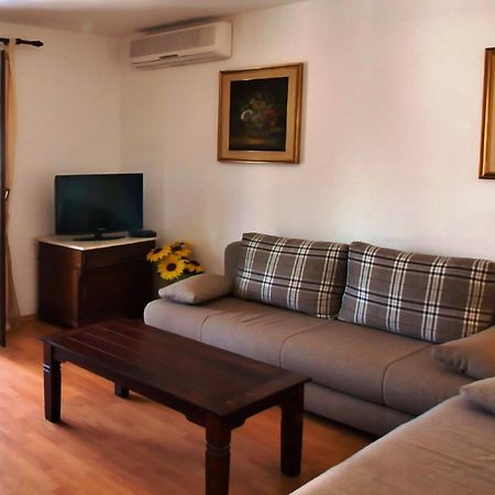 Paradise Beach Apartments Ровинь Экстерьер фото