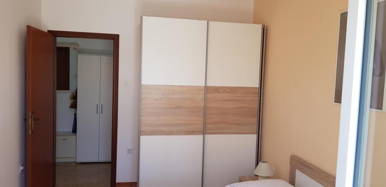 Paradise Beach Apartments Ровинь Экстерьер фото