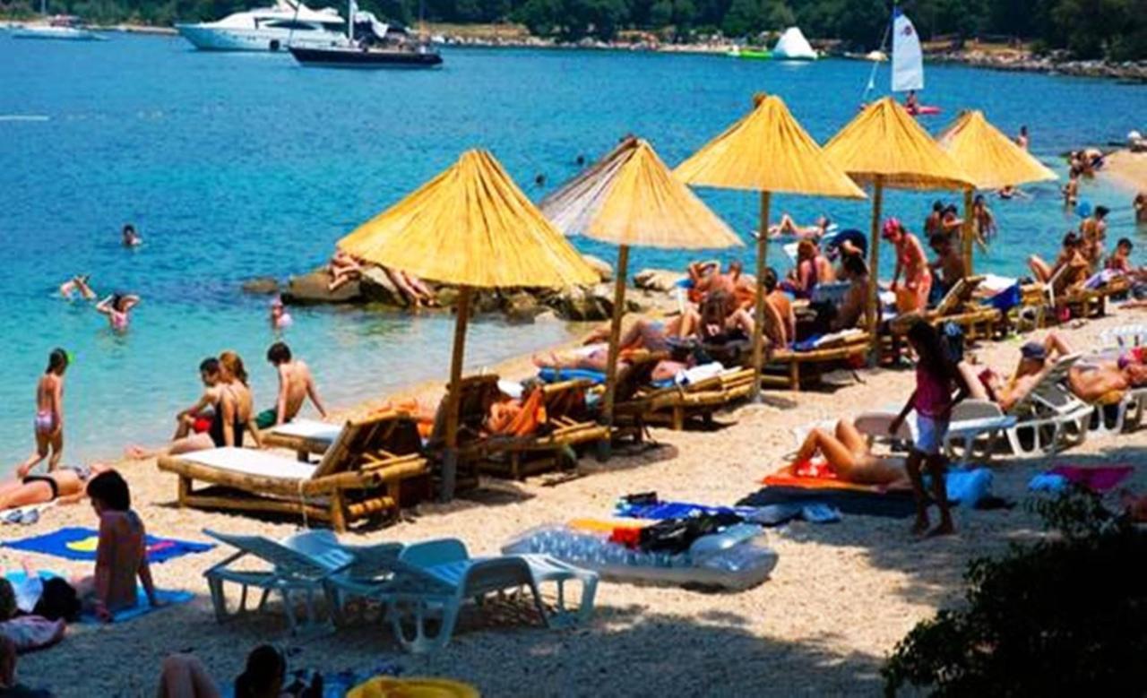 Paradise Beach Apartments Ровинь Экстерьер фото