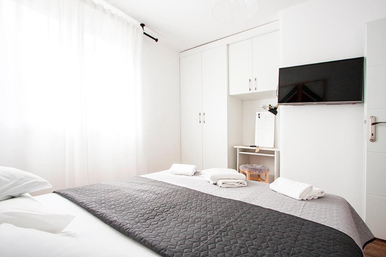 Paradise Beach Apartments Ровинь Экстерьер фото