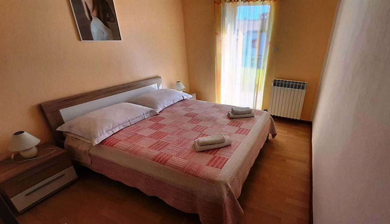 Paradise Beach Apartments Ровинь Экстерьер фото