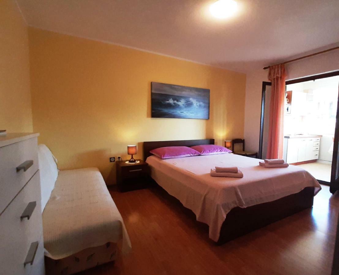 Paradise Beach Apartments Ровинь Экстерьер фото