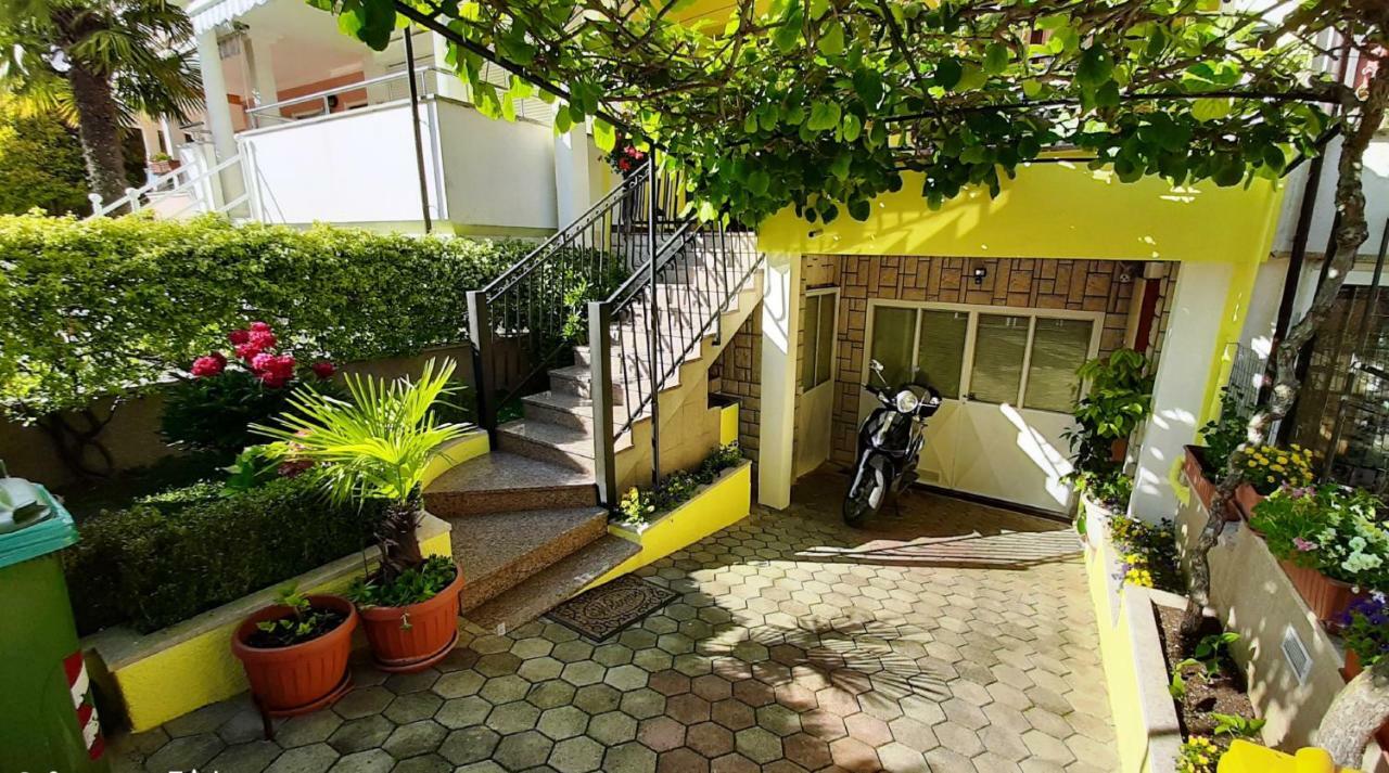 Paradise Beach Apartments Ровинь Экстерьер фото