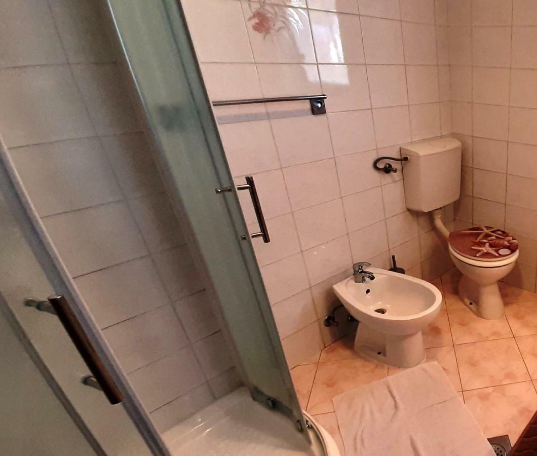 Paradise Beach Apartments Ровинь Экстерьер фото