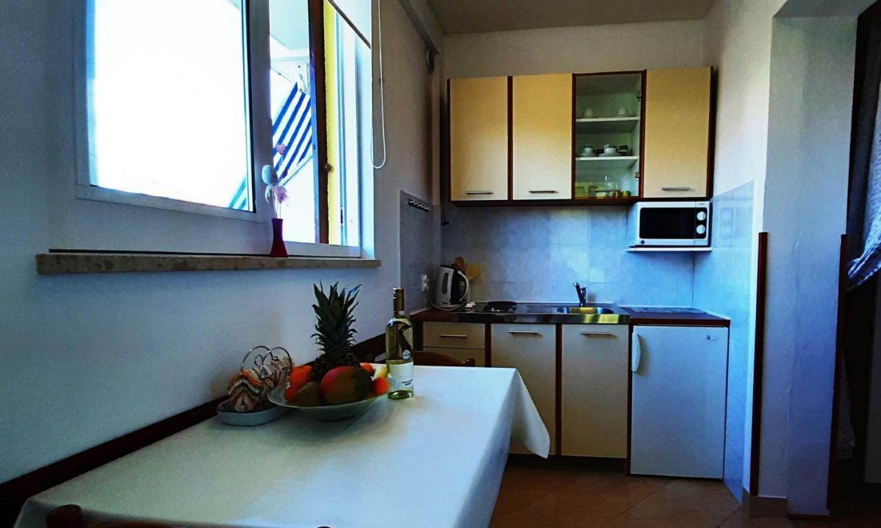 Paradise Beach Apartments Ровинь Экстерьер фото