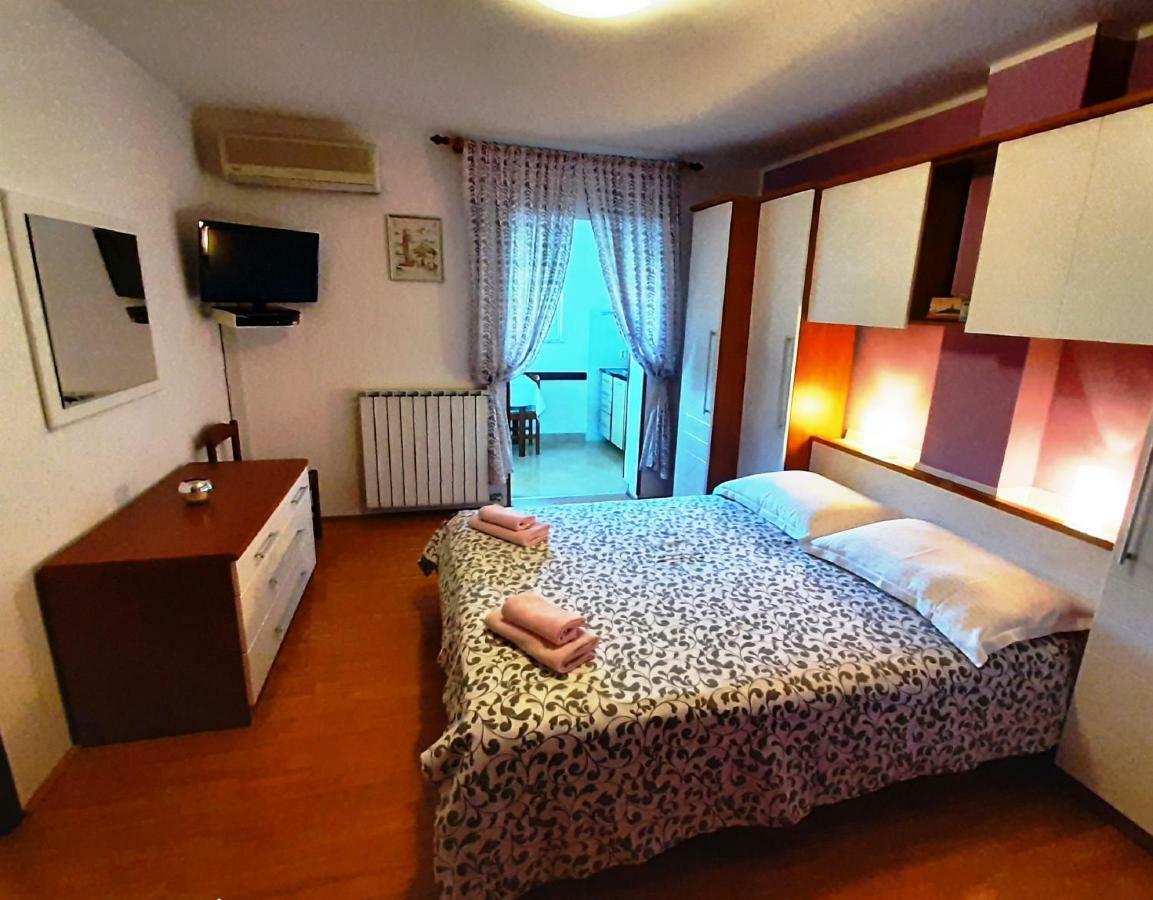 Paradise Beach Apartments Ровинь Экстерьер фото