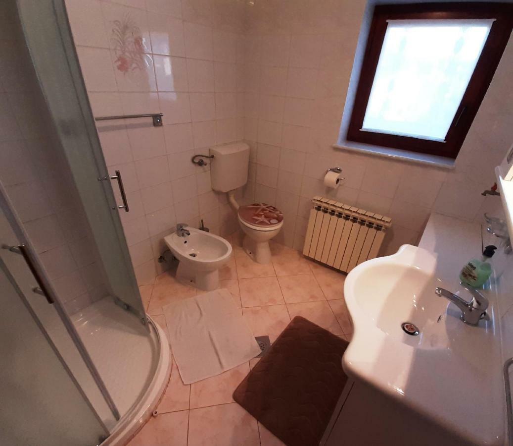 Paradise Beach Apartments Ровинь Экстерьер фото