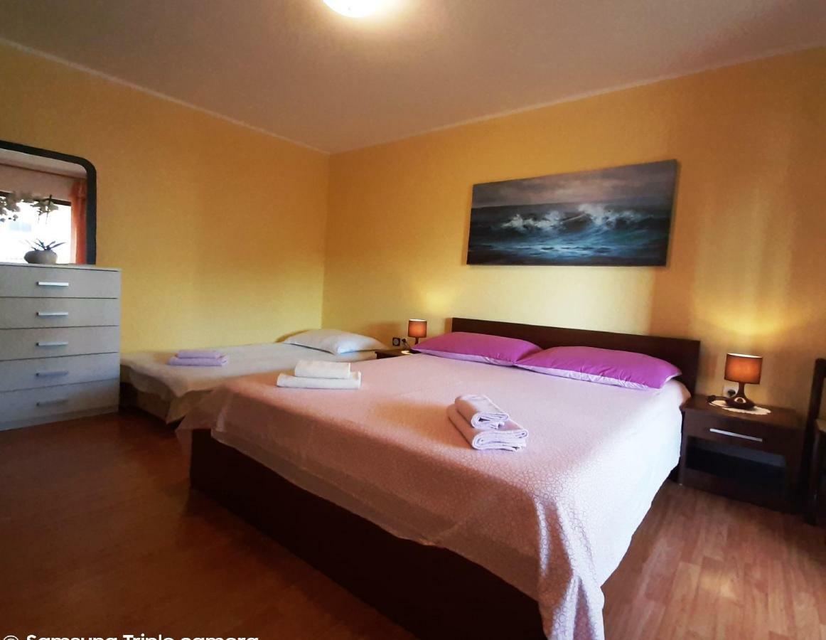 Paradise Beach Apartments Ровинь Экстерьер фото