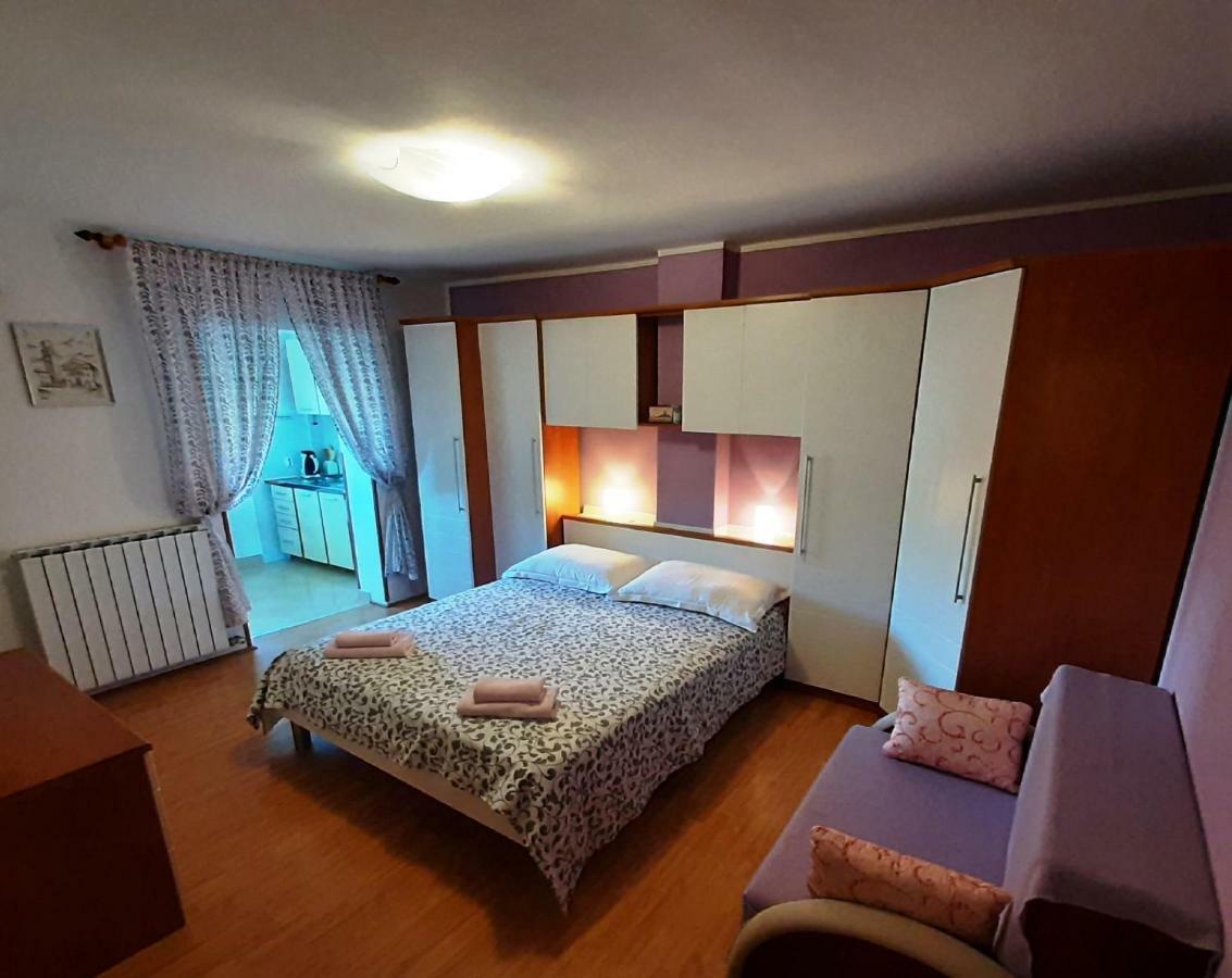 Paradise Beach Apartments Ровинь Экстерьер фото