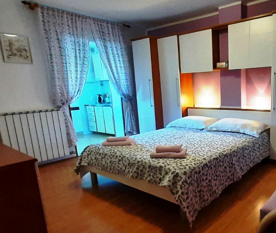 Paradise Beach Apartments Ровинь Экстерьер фото