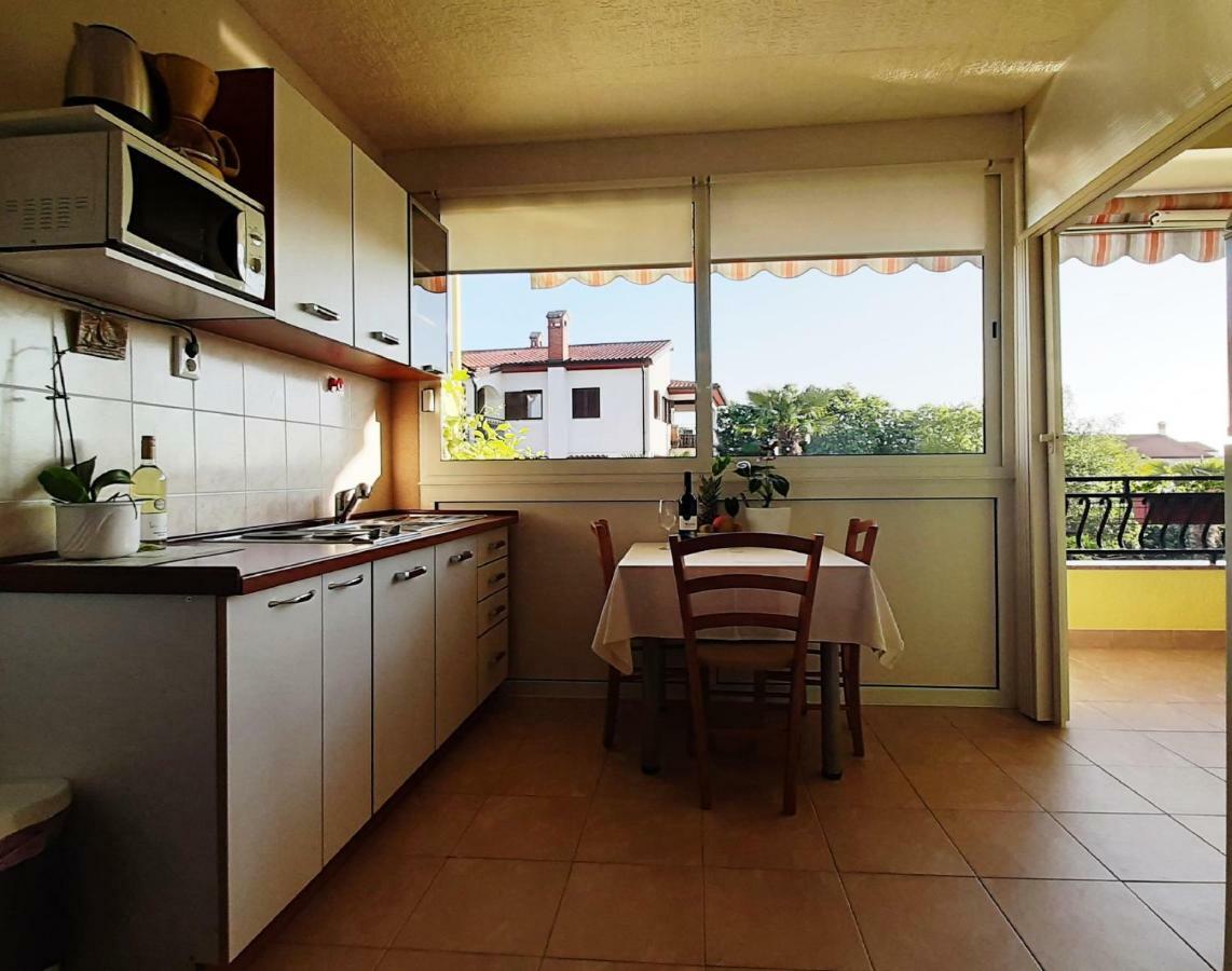 Paradise Beach Apartments Ровинь Экстерьер фото